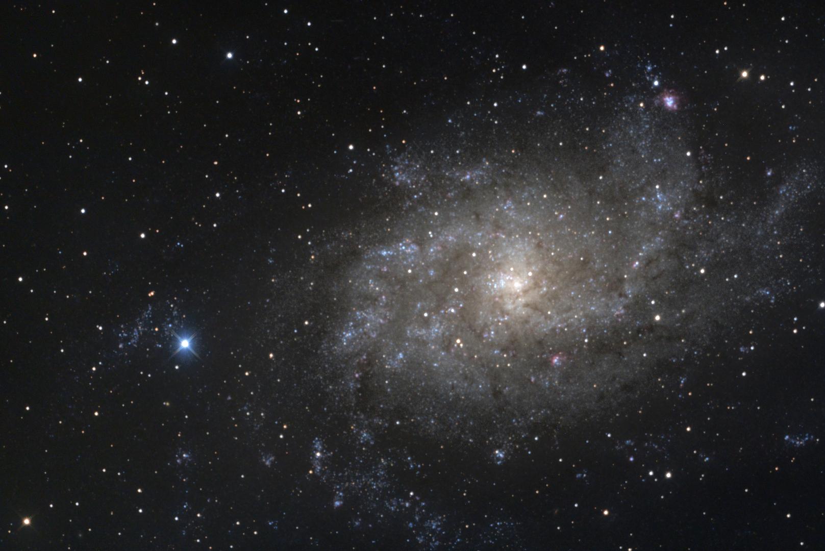 Galaxie du Triangle M33 photographiée depuis l'observatoire Astronarium sous un ciel étoilé profond