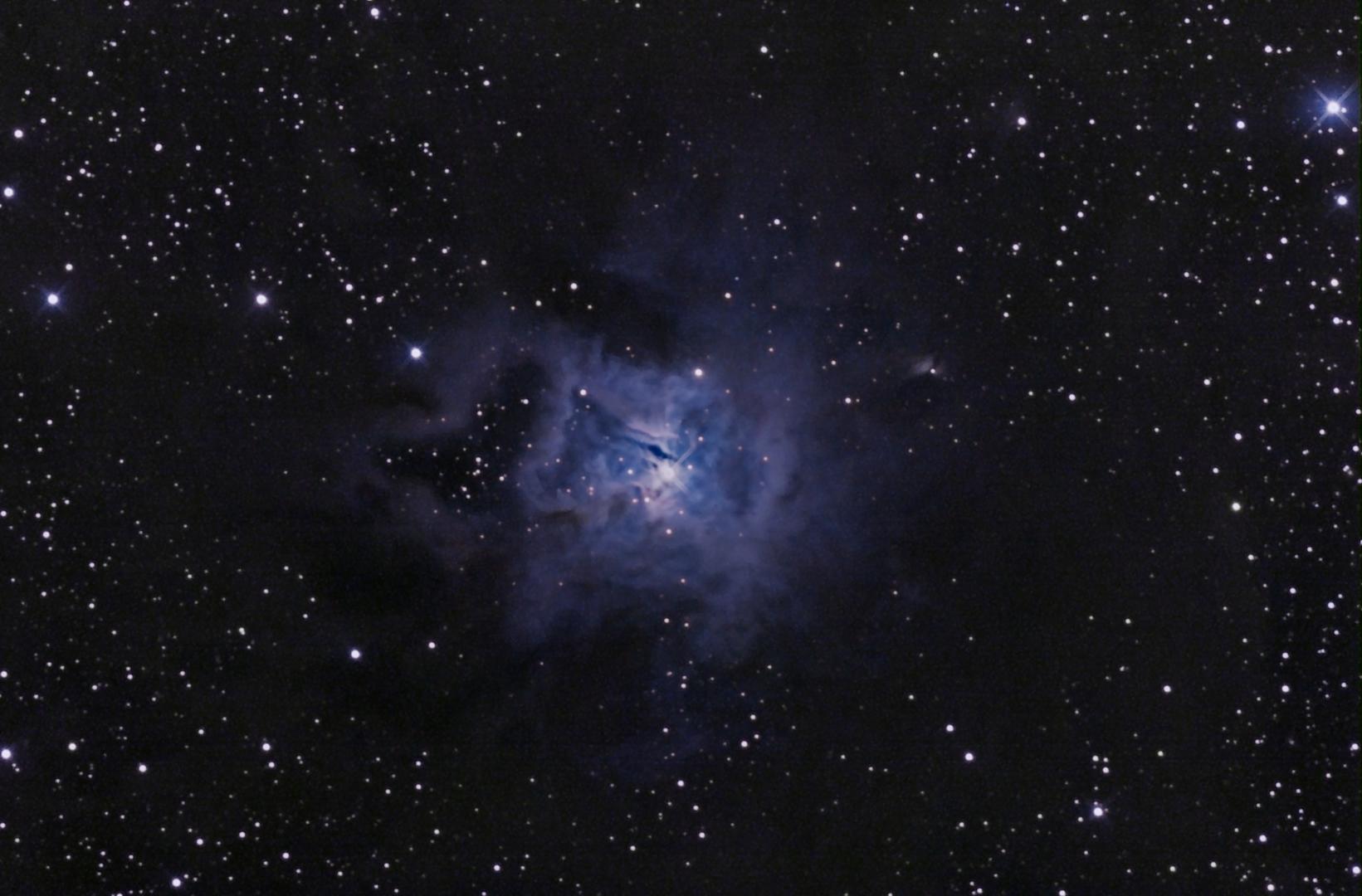 Nébuleuse Iris NGC 7023 photographiée depuis l'observatoire Astronarium Aniane, ciel étoilé profond