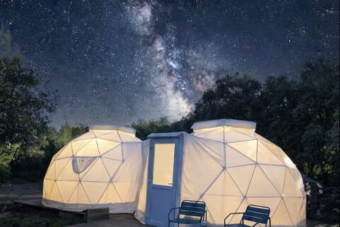 Hébergement insolite Bulle Constellation et spa privatif