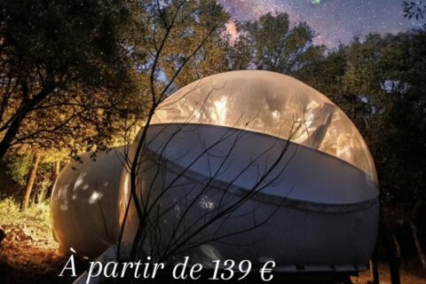 Bulle transparente Spatiale avec jacuzzi privatif à l'Astronarium